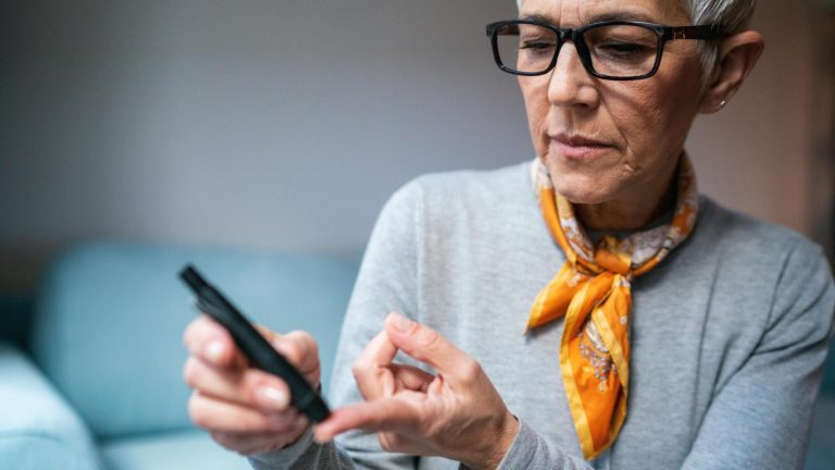 Téléphones portables pour seniors : allier simplicité et efficacité